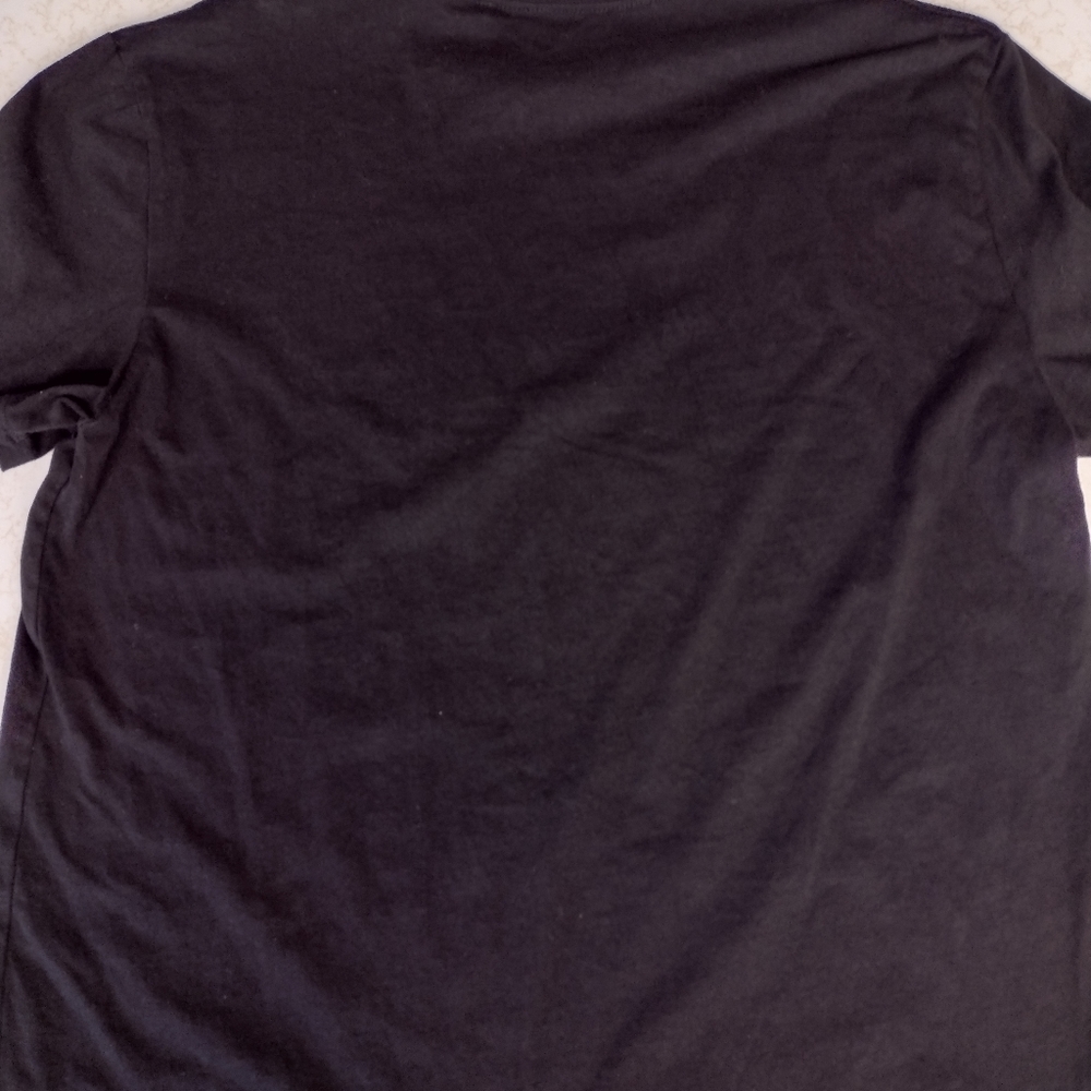 Guess Men's Large short sleeve triangle Tshirt. Black, orange, and gold. - Picture 6 of 9